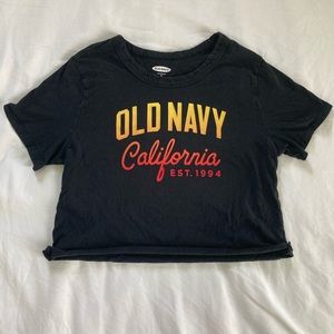 Cute cropped old navy tee. size adult xs.